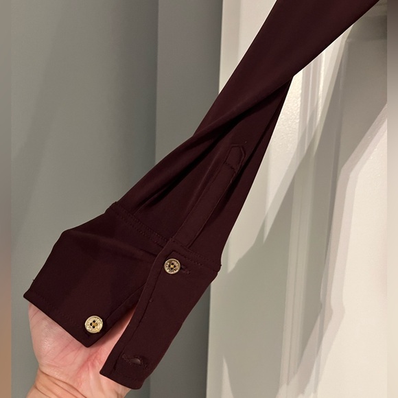 Women’s top, large maroon soft and stretchy with gold accents - Picture 4 of 6